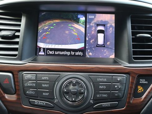 Used 2017 Nissan Pathfinder Platinum AWD/4WD image 11