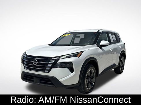 Used 2024 Nissan Rogue SV image 2