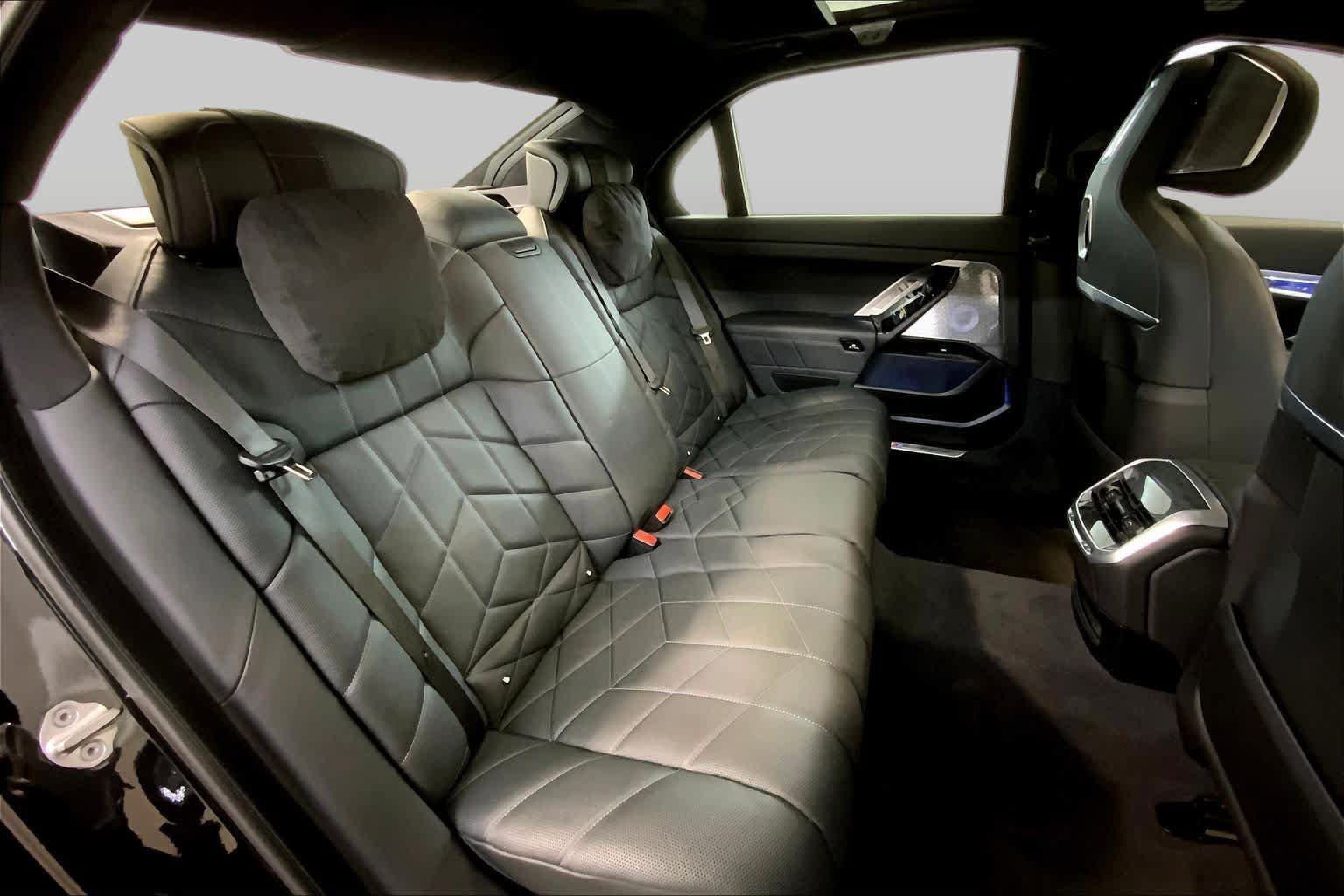 Used 2023 BMW 760i xDrive w/ Luxury Rear Seating Package AWD/4WD image 19