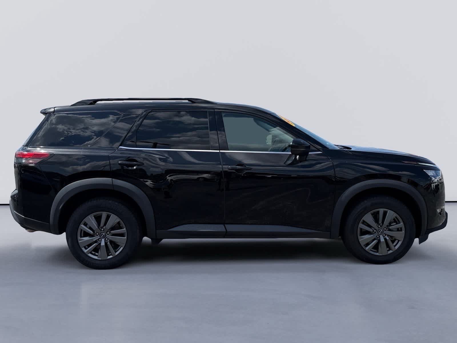 Used 2025 Nissan Pathfinder SV AWD/4WD image 6