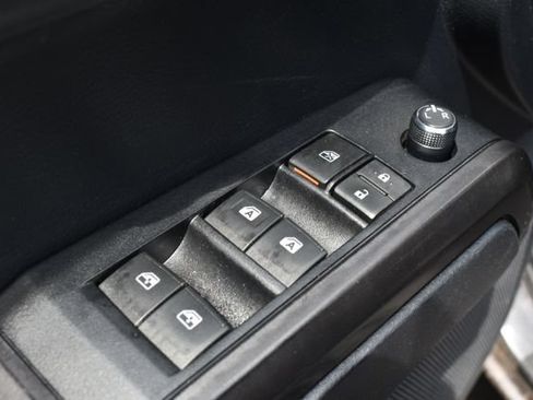 Used 2018 Toyota Tacoma SR5 AWD/4WD image 20