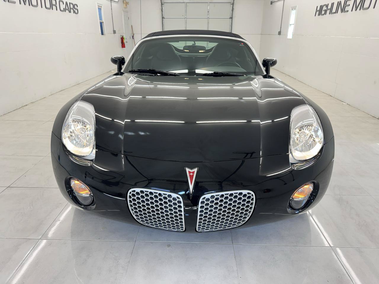 Used 2006 Pontiac Solstice Convertible w/ Premium Package RWD image 2