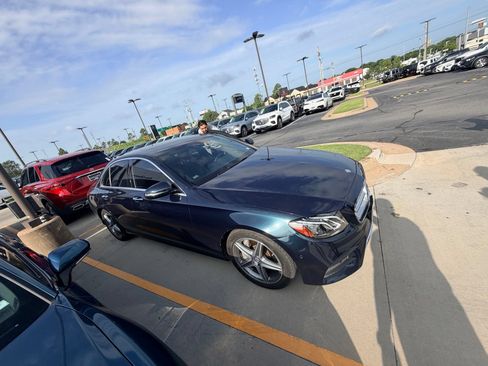 Used 2017 Mercedes-Benz E 300 image 4