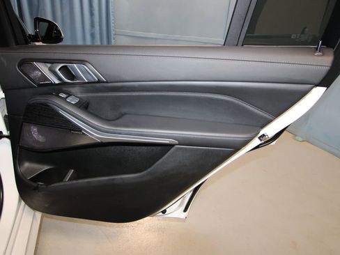 Used 2023 BMW X7 xDrive40i w/ Executive Package image 31