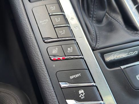 Used 2018 Porsche Macan AWD/4WD image 25