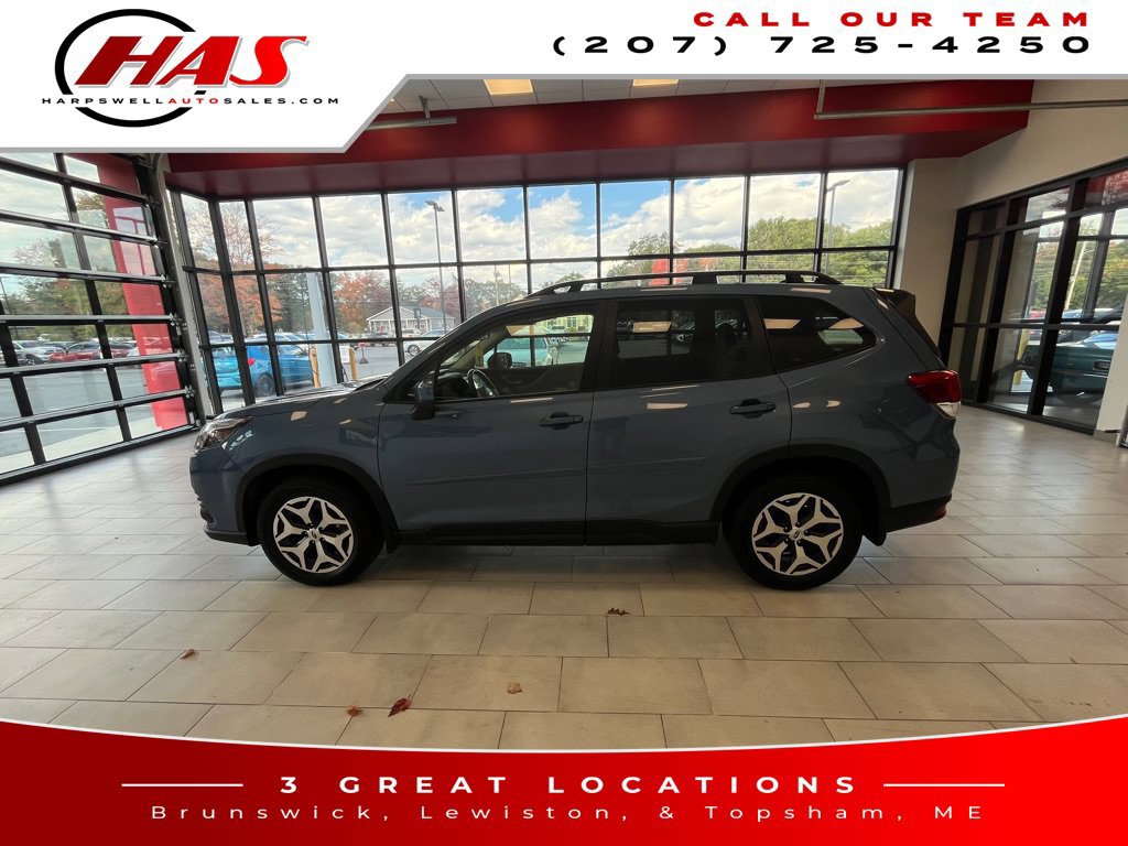 Used 2024 Subaru Forester Premium AWD/4WD image 2