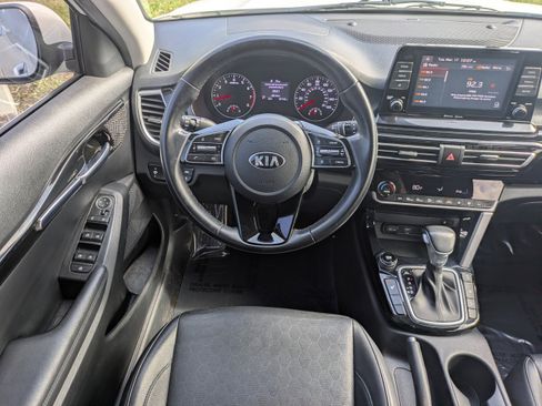 Used 2021 Kia Seltos EX image 17