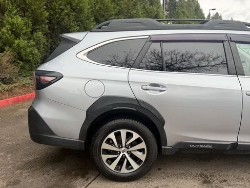 Used 2023 Subaru Outback Premium image 16