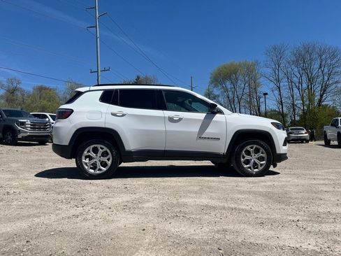 Used 2024 Jeep Compass Latitude AWD/4WD image 6