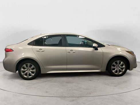 Used 2022 Toyota Corolla LE image 6