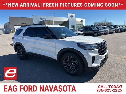 Used 2025 Ford Explorer ST image 1