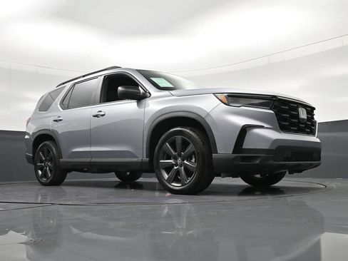 Used 2025 Honda Pilot Sport image 29
