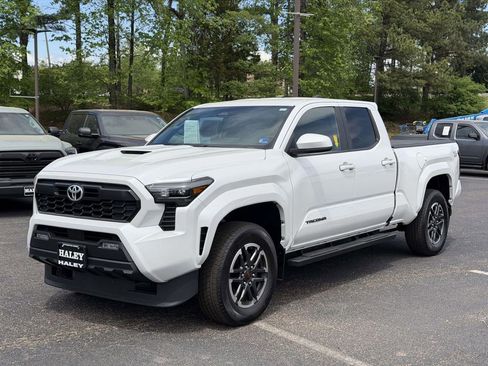 Used 2024 Toyota Tacoma TRD Sport AWD/4WD image 24
