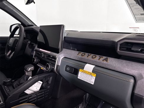 Certified 2025 Toyota 4Runner Trailhunter image 41