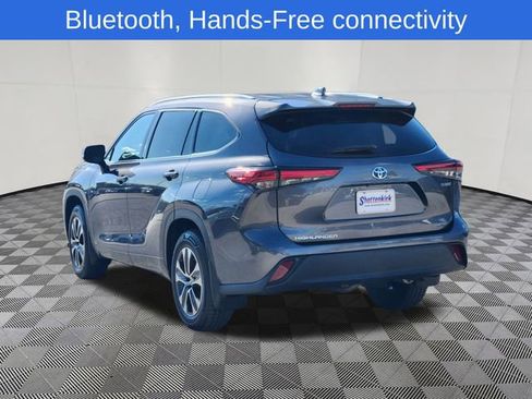Used 2022 Toyota Highlander XLE image 3