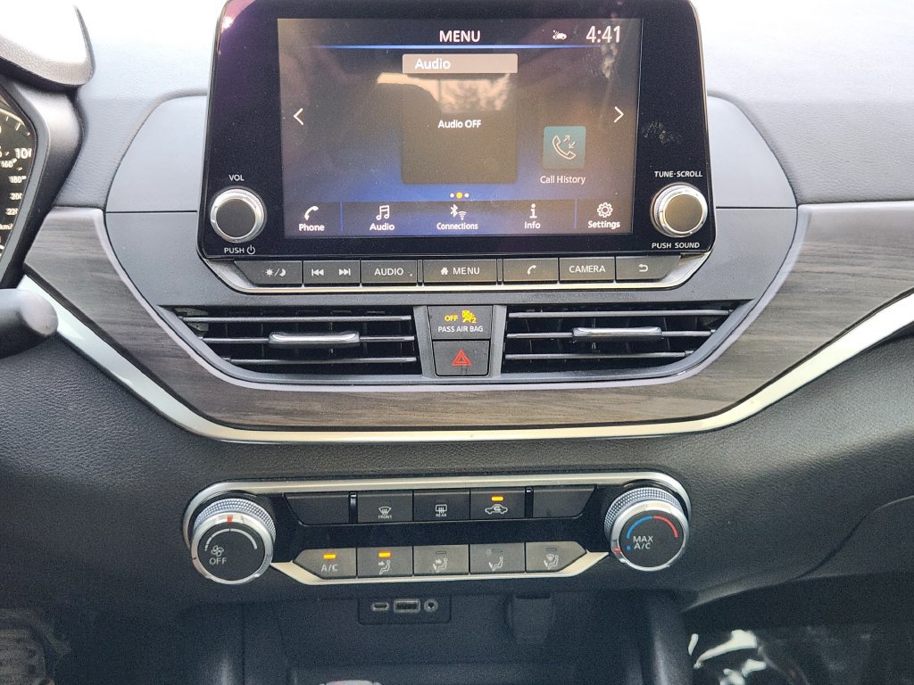Used 2025 Nissan Altima 2.5 SV FWD image 17