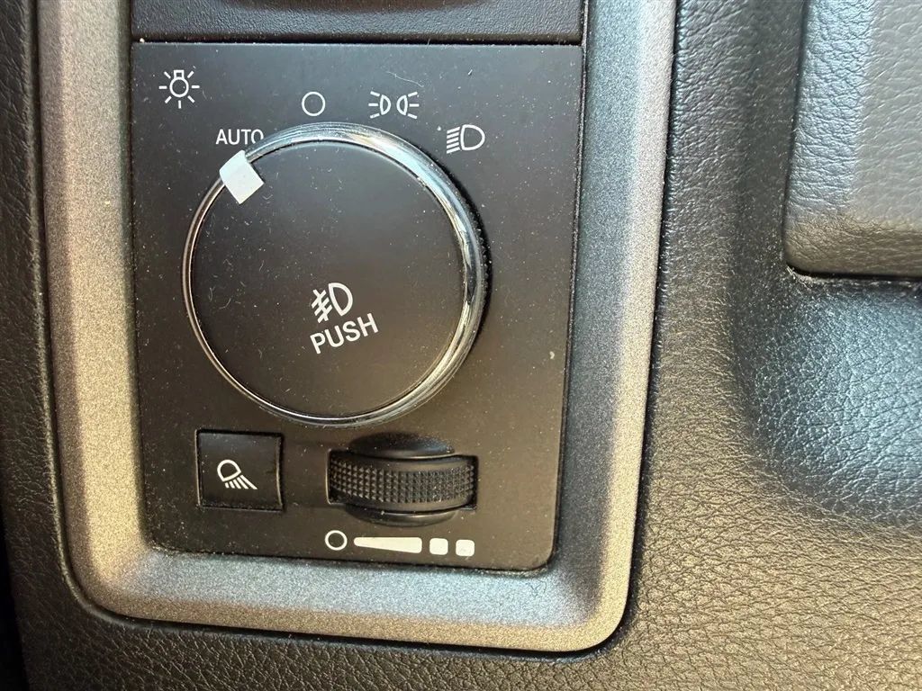 Used 2016 RAM 1500 Express AWD/4WD image 17