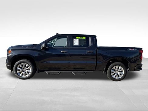 Used 2022 Chevrolet Silverado 1500 Custom image 2