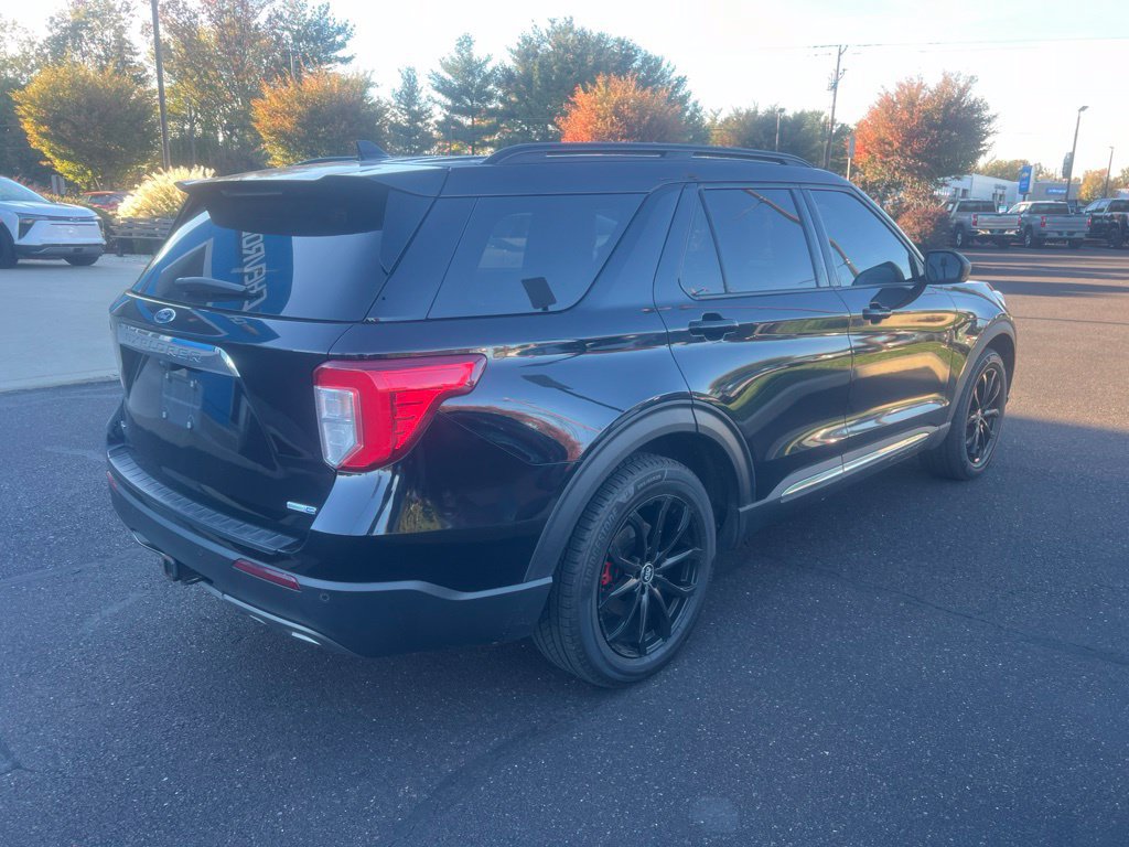 Used 2020 Ford Explorer XLT w/ Equipment Group 202A AWD/4WD image 8