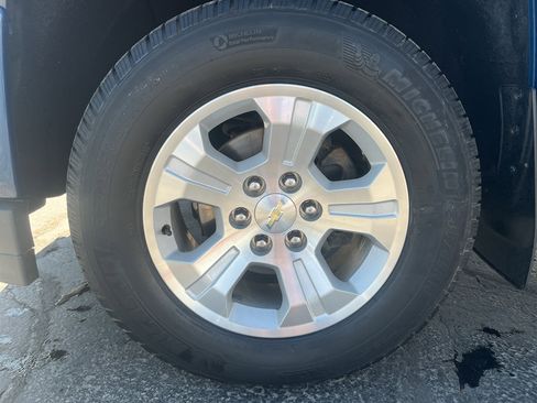 Used 2018 Chevrolet Silverado 1500 LT w/ All Star Edition image 25