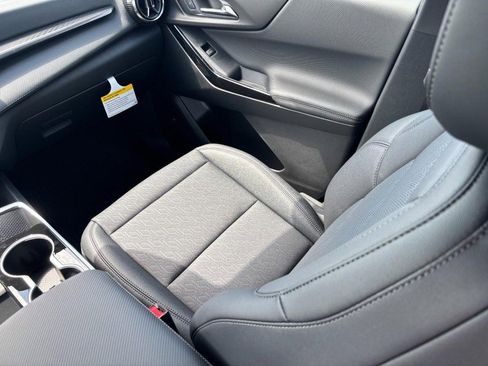New 2026 Chevrolet Equinox LT w/ Convenience Package II AWD/4WD image 9