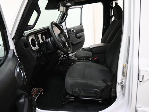 Used 2025 Jeep Gladiator Sport image 7