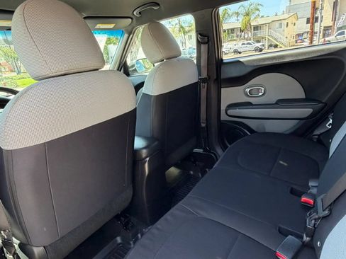 Used 2015 Kia Soul FWD image 18