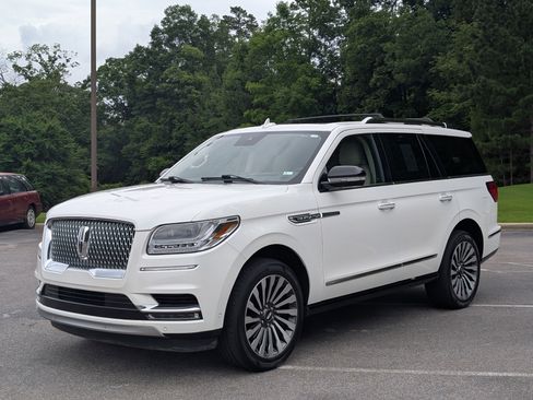 Used 2021 Lincoln Navigator Reserve w/ Luxury Package RWD image 2