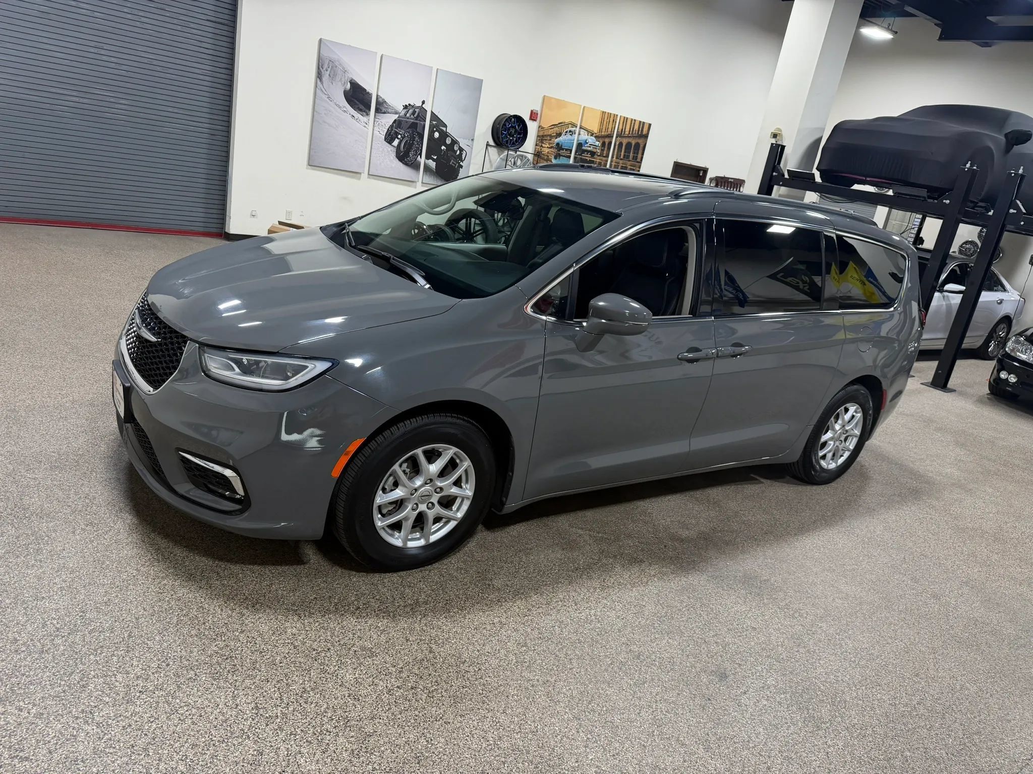 Used 2022 Chrysler Pacifica Touring-L FWD image 9