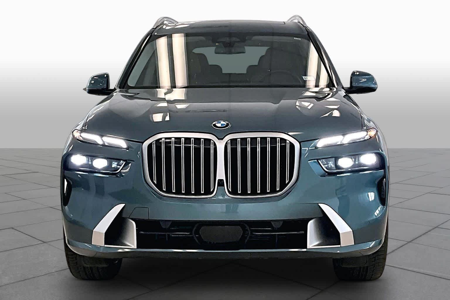 Used 2025 BMW X7 xDrive40i AWD/4WD image 3