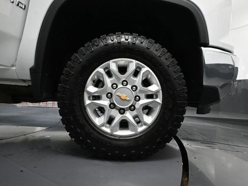 Used 2024 Chevrolet Silverado 3500 LT image 17