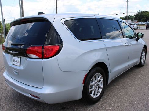 Used 2024 Chrysler Voyager LX FWD image 17