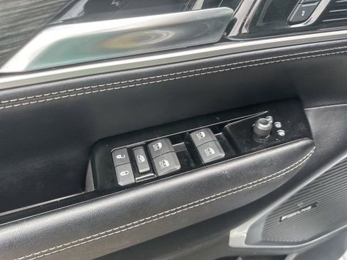 Used 2024 Jeep Wagoneer Series II w/ Flexible Seating Group image 13