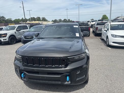 Used 2023 Jeep Grand Cherokee Overland w/ Luxury Tech Group IV image 2