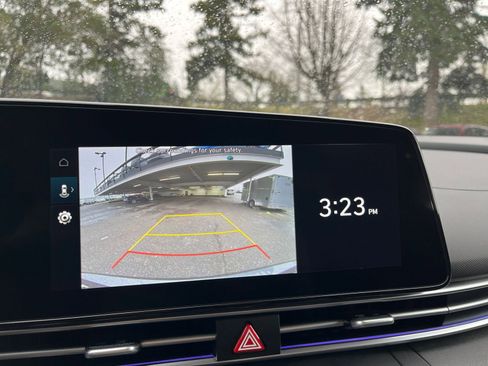 Used 2025 Hyundai Elantra SEL image 25