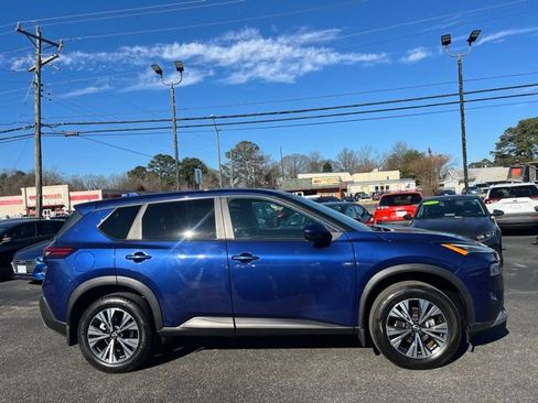 Used 2022 Nissan Rogue SV image 8