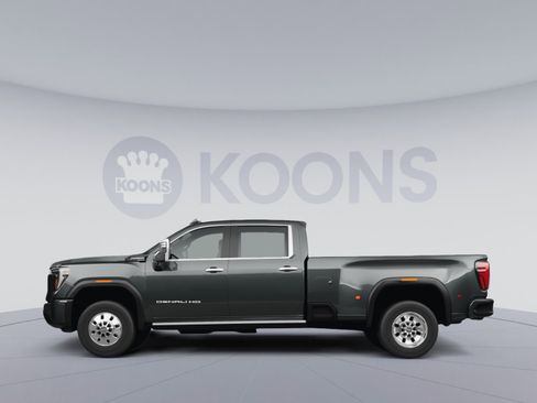 Used 2024 GMC Sierra 3500 Denali Ultimate image 2