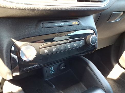 Used 2023 Ford Escape Platinum w/ Premium Technology Package AWD/4WD image 18