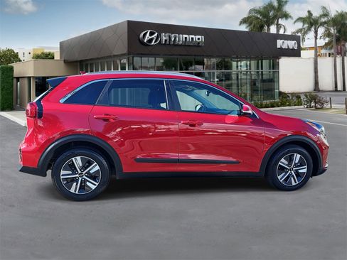 Used 2022 Kia Niro EX Premium image 2