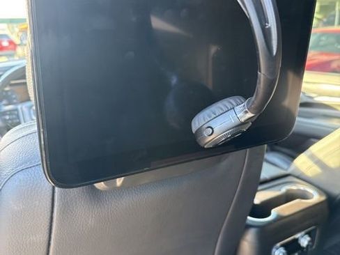 Used 2021 GMC Yukon XL Denali w/ Denali Premium Package image 14