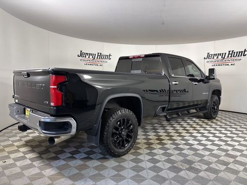 Used 2025 Chevrolet Silverado 3500 LTZ w/ LTZ Premium Package image 4