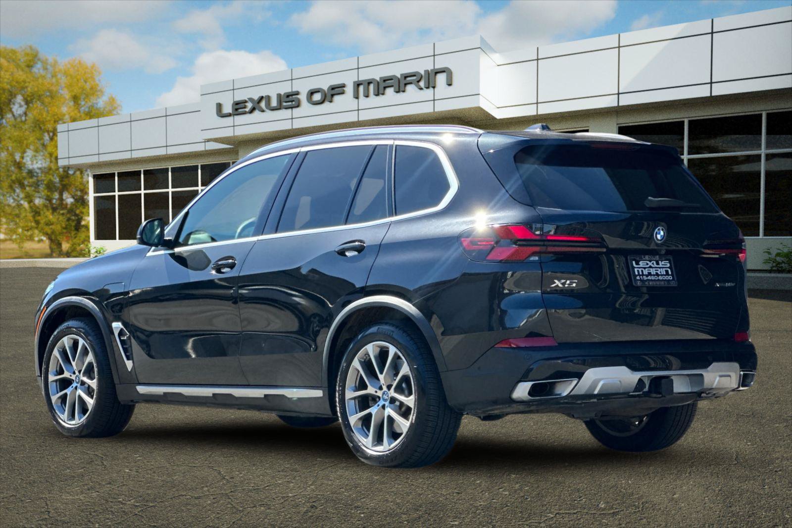 Used 2024 BMW X5 xDrive50e w/ Premium Package AWD/4WD image 3