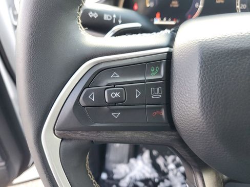 Used 2023 Jeep Grand Cherokee L Limited image 15