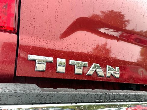 Used 2018 Nissan Titan SV AWD/4WD image 15