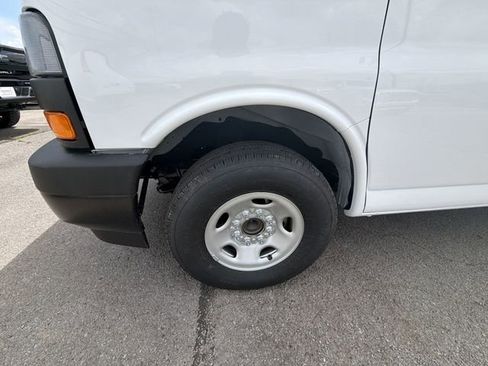 New 2026 GMC Savana 2500 image 10