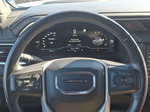Used 2022 GMC Yukon XL Denali image 25