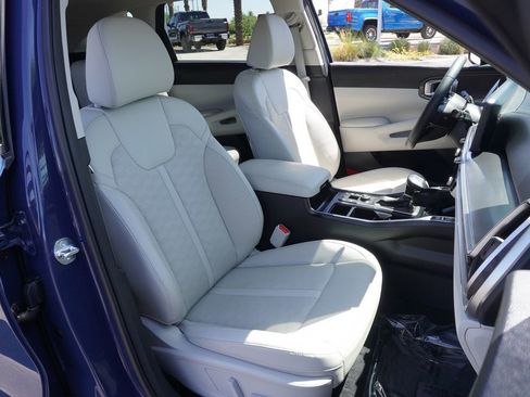 Used 2025 Kia Sorento EX w/ Panoramic Sunroof Package FWD image 13