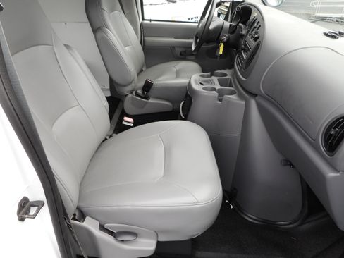 Used 2003 Ford E-250 and Econoline 250 4x4 Cargo Van Rear A/C Shelfs image 34