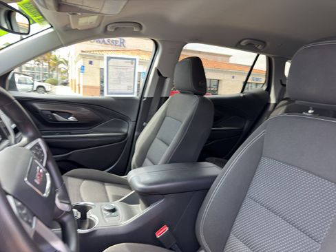 Used 2024 GMC Terrain SLE FWD image 8