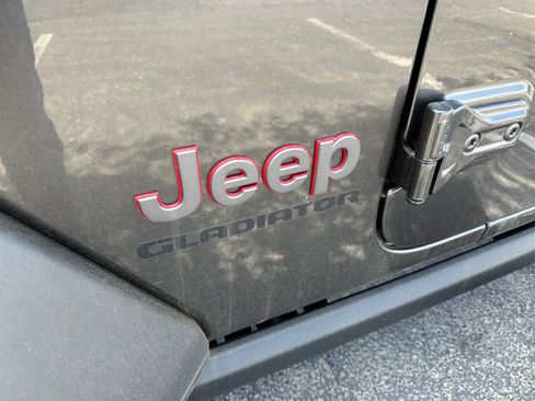 Used 2022 Jeep Gladiator Rubicon w/ Cold Weather Group AWD/4WD image 31